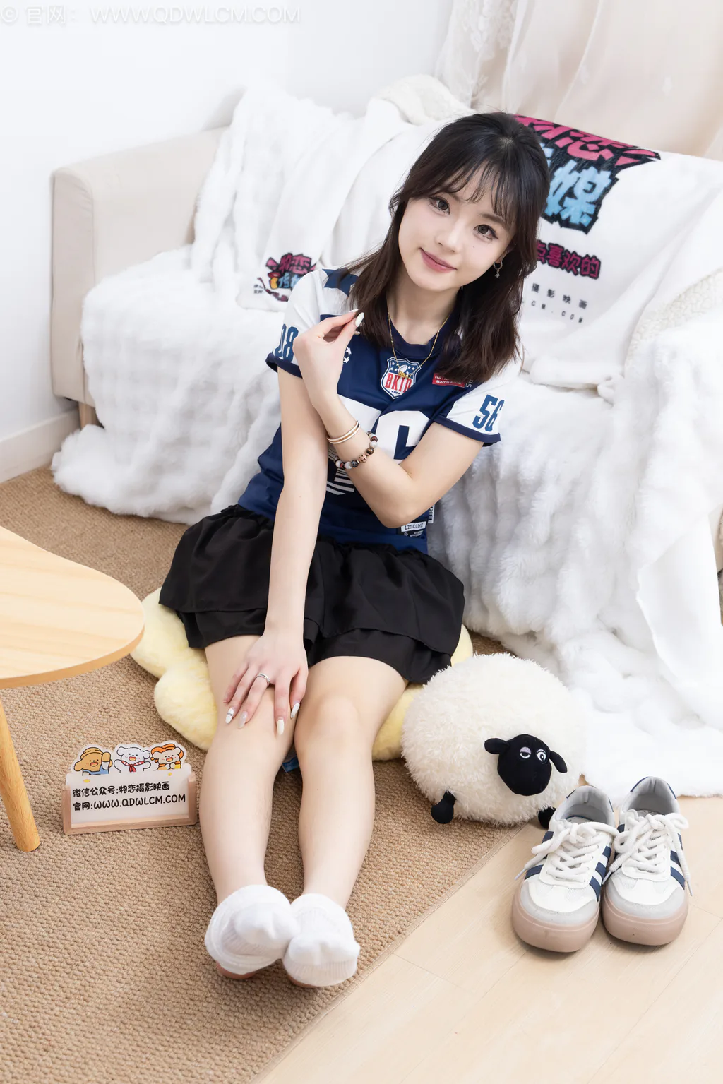 勿恋传媒 NO.2651 兔芽-帆布鞋、白色小腿棉袜、裸足[172P/1V/4.09GB]插图