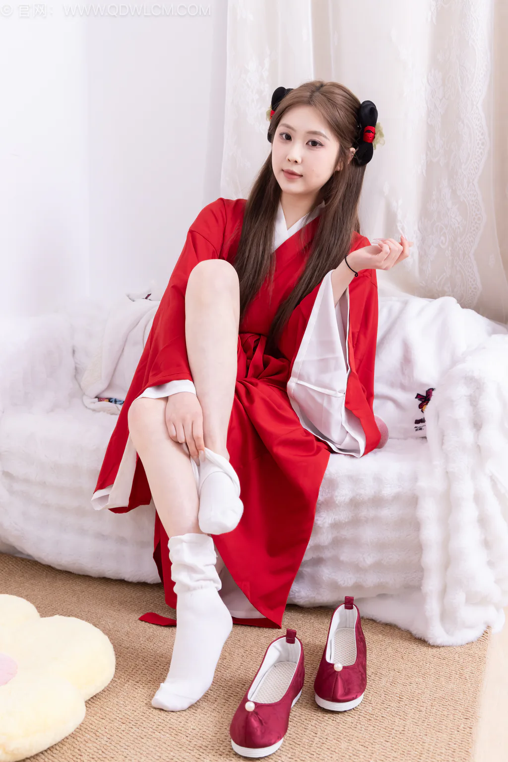 勿恋传媒 NO.2653 小羊-平底布鞋、足袋、半脱袜子剧情、古风[164P/1V/4.62GB]插图