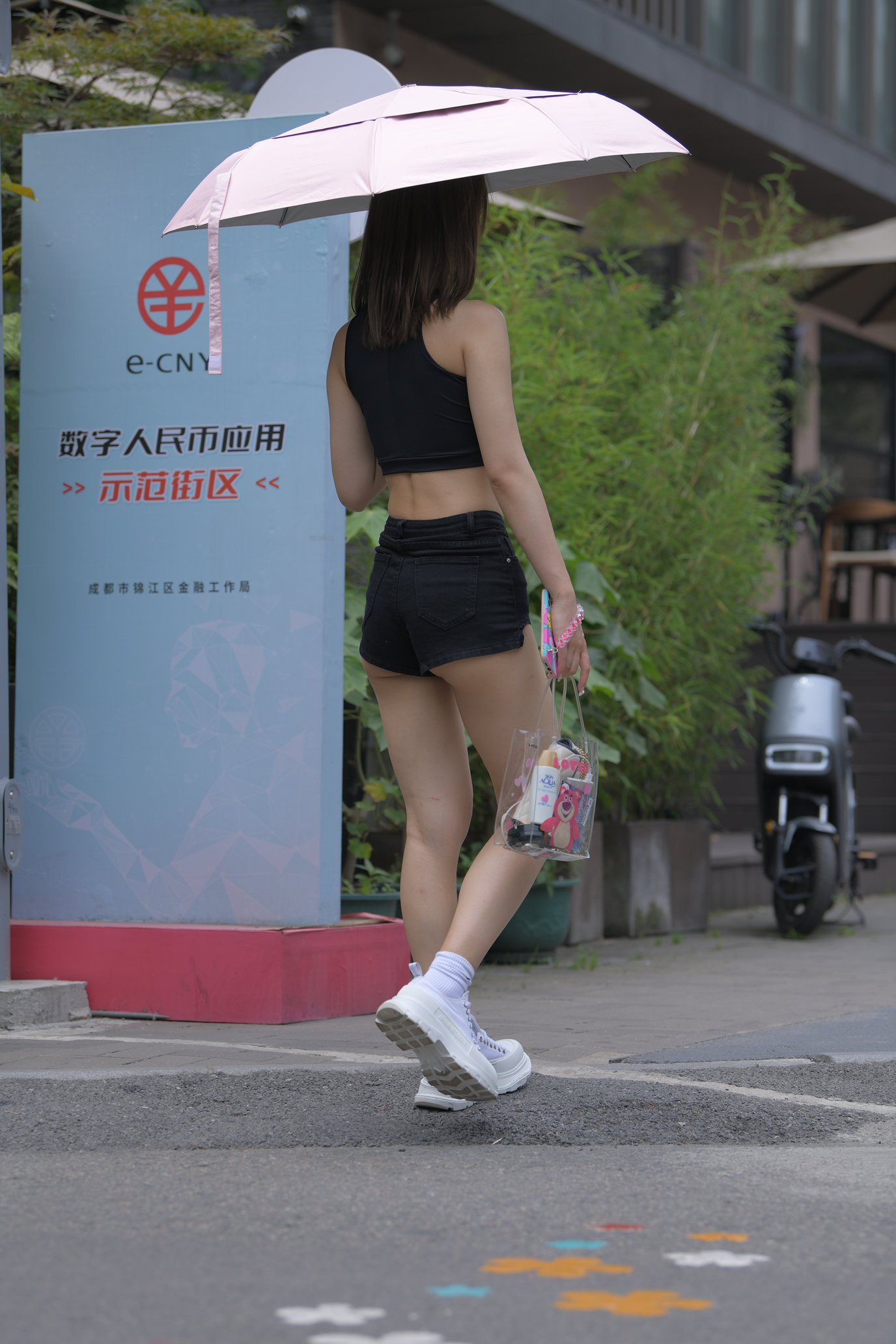 魔镜街拍1289-黑色牛仔热裤镁钕[687P/2V/28.3G]插图1