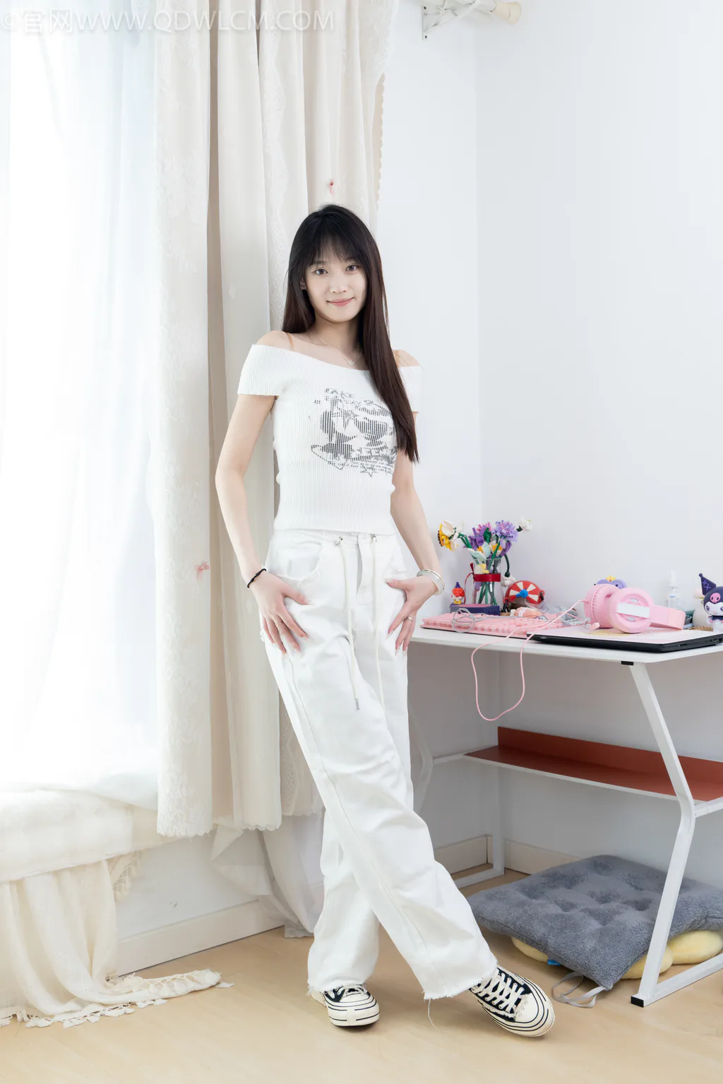 勿恋传媒 NO.2670 山奈-帆布鞋、白棉袜、薄黑丝[156P/1V/3.95GB]插图1