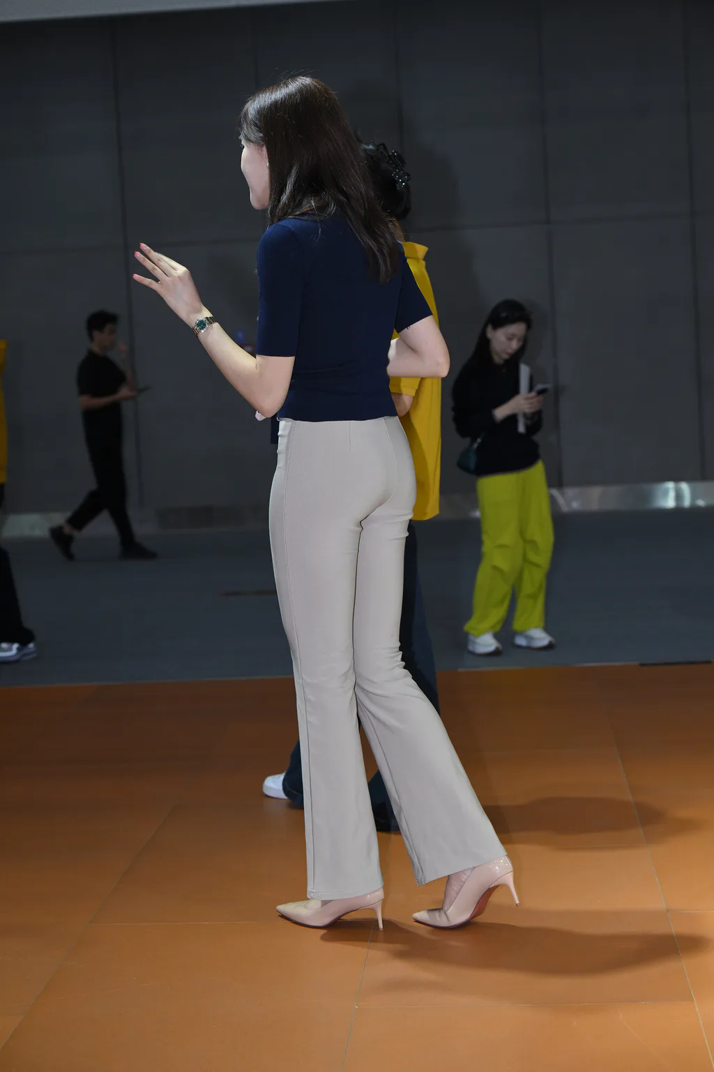 精选街拍作品 NO.6904 韵味轻淑女仅身裤[108P/128MB]插图1