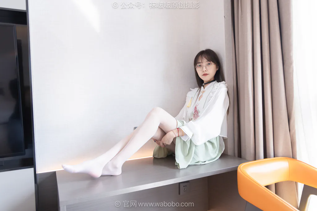 [BoBoSocks袜啵啵]NO.674 稚予-高跟凉鞋、薄白丝、裸足[145P/1V/5.17GB]插图2