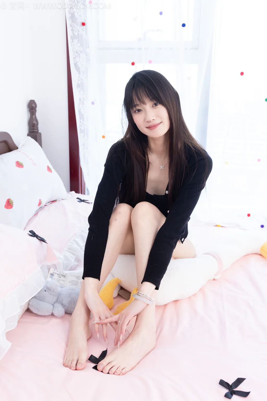 勿恋传媒 NO.2663 山奈-帆布鞋、自然穿脏白棉袜、裸足[172P/1V/3.24GB]插图