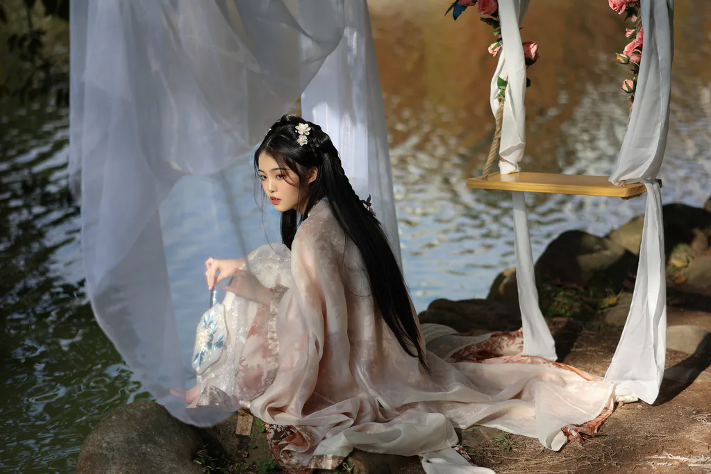[YITUYU艺图语]2023.05.18 浣溪纱 兔牙要藏好[21+1P/184MB]插图