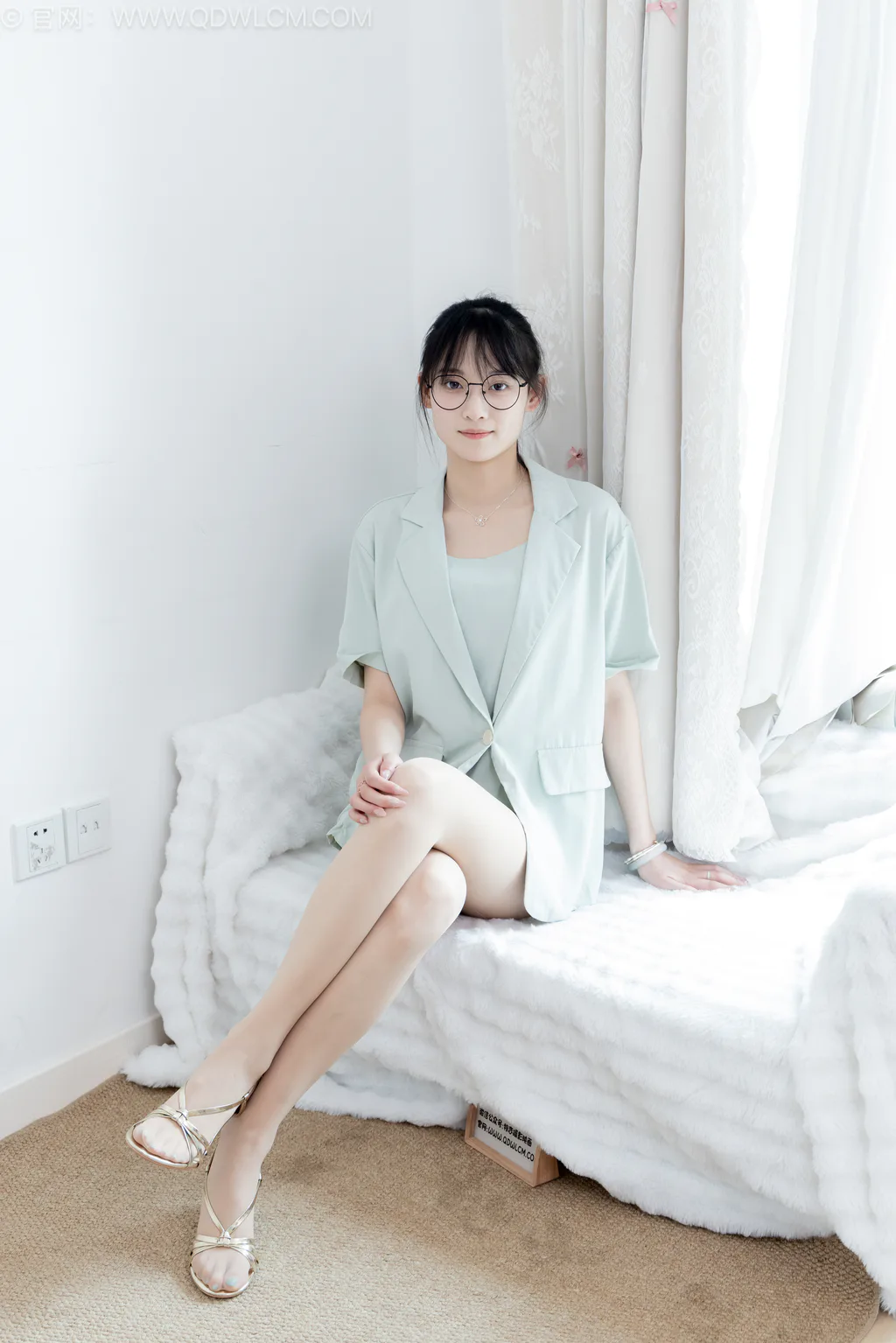 勿恋传媒 NO.2708 山奈-高跟凉鞋、薄肉丝、裸足[159P/1V/6.43GB]插图1