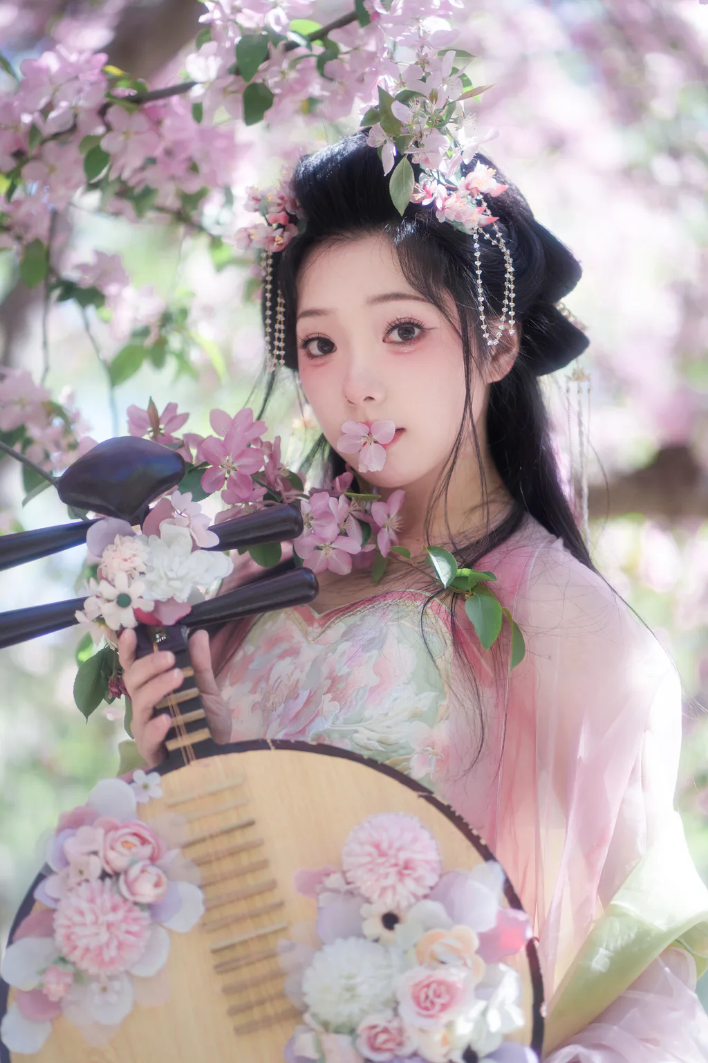 [YITUYU艺图语]2023.05.22 发光的春日宴 林又迟[23+1P/381MB]插图1