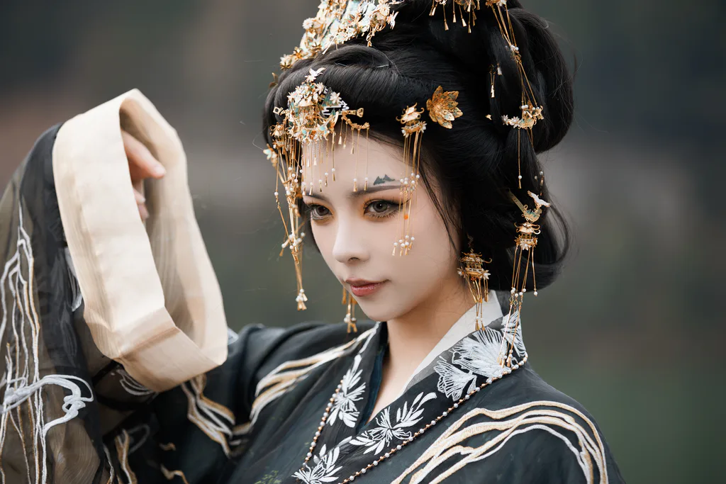 [YITUYU艺图语]2023.05.12 女皇陛下 赵瑞洁EZ_[23+1P/183MB]插图