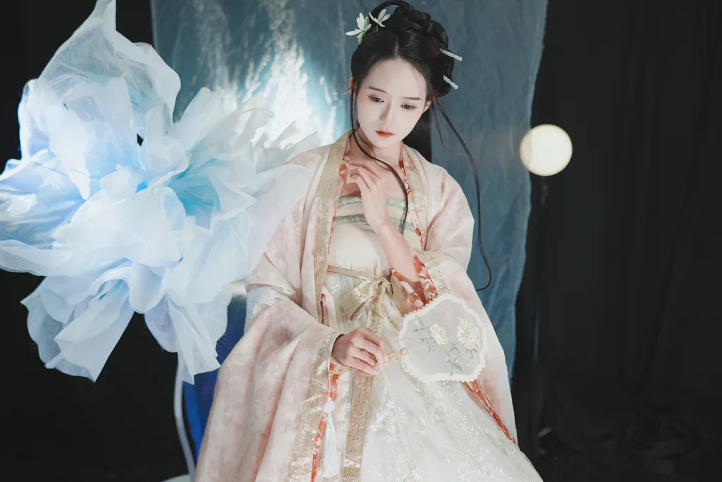 [YITUYU艺图语]2023.05.30 寄明月 兔子Zzz不吃胡萝卜[38+1P/431MB]插图
