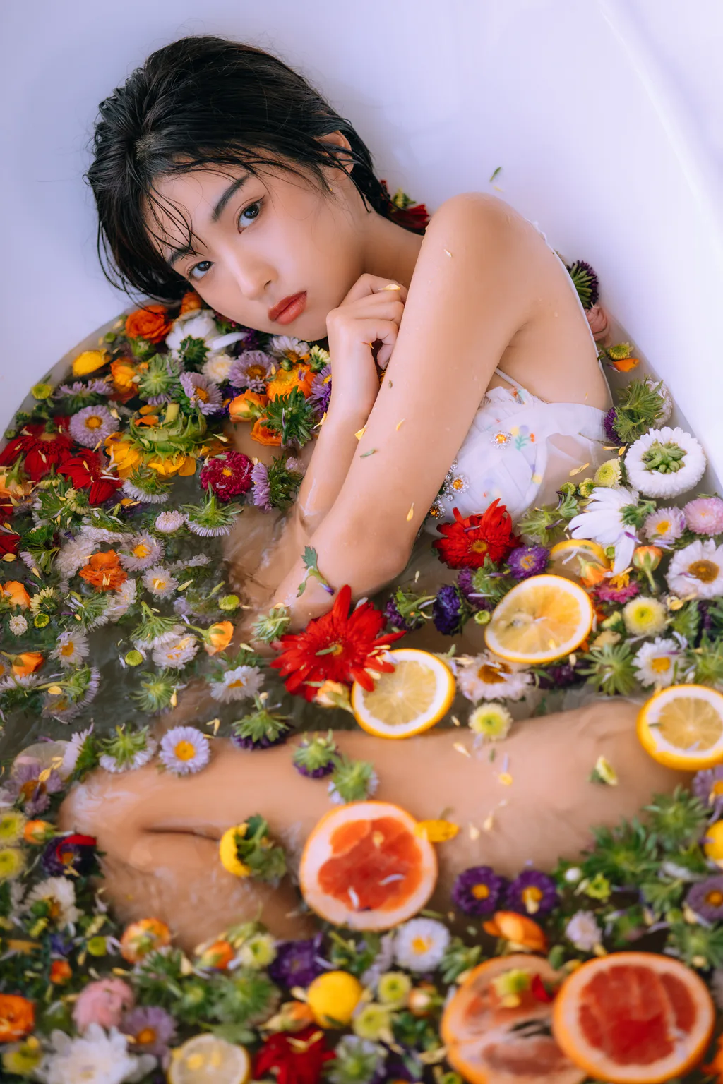 [YITUYU艺图语]2023.05.31 浴缸鲜花少女 文文[44+1P/419MB]插图1
