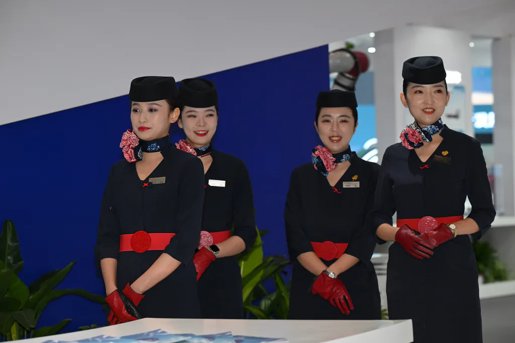 精选街拍作品 NO.6915 东方航空空姐[84P/96MB]插图3