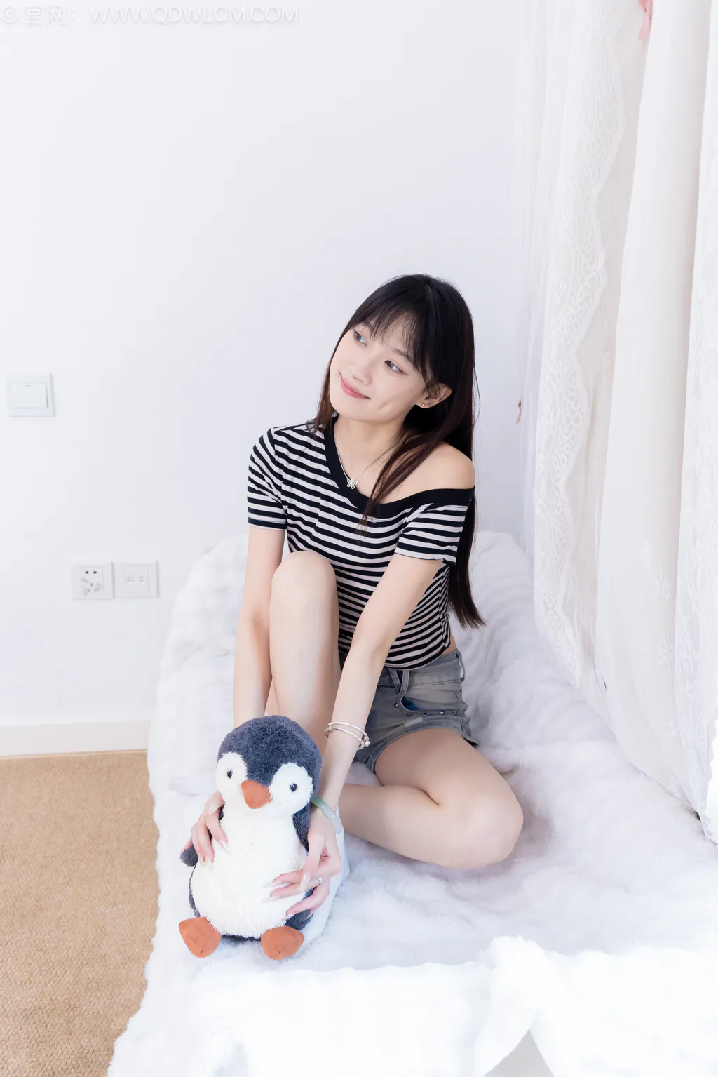 勿恋传媒 NO.2687 山奈-帆布鞋、中筒白棉袜、裸足[158P/1V/3.36GB]插图