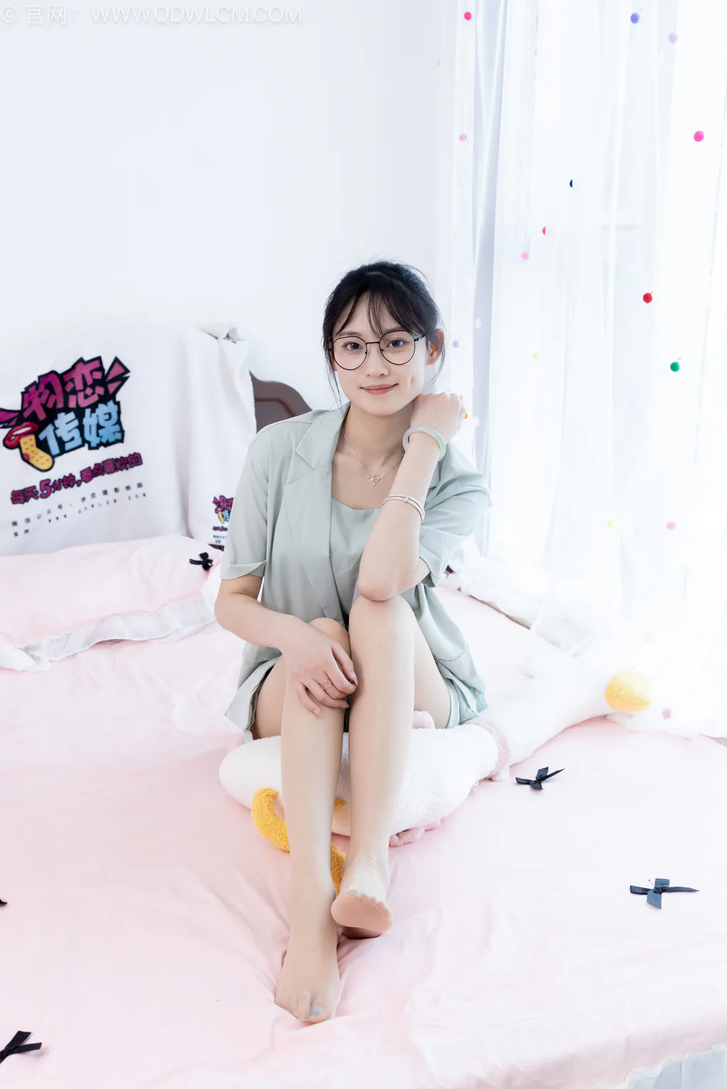 勿恋传媒 NO.2708 山奈-高跟凉鞋、薄肉丝、裸足[159P/1V/6.43GB]插图