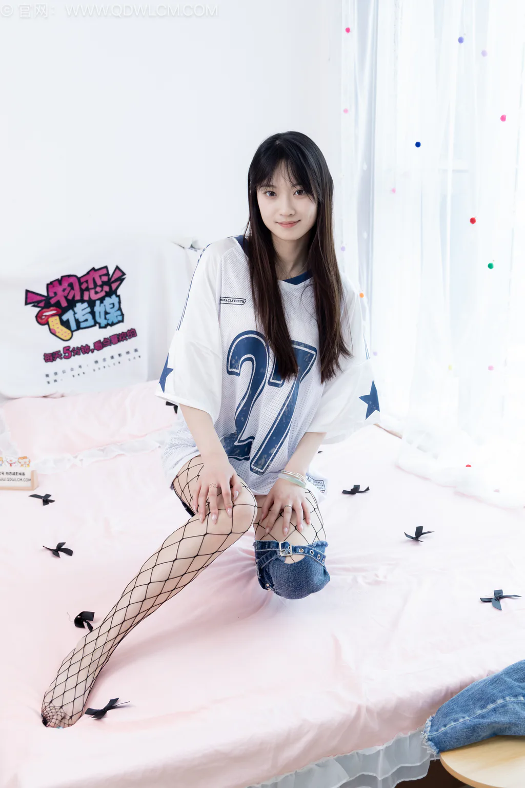勿恋传媒 NO.2694 山奈-板鞋、黑色往袜、分体牛仔裤[153P/1V/3.68GB]插图
