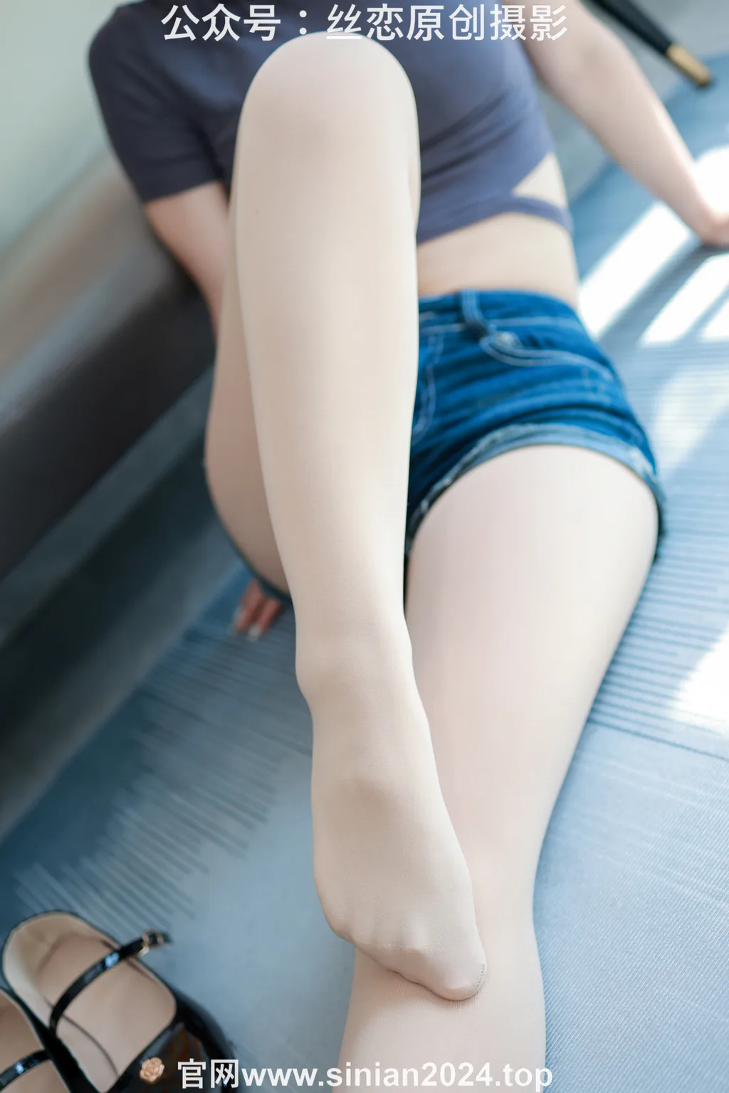丝恋摄影 NO.067 麦麦-学苑风至服 过膝白袜 黑色乐福鞋[286P/1V/4.30GB]插图