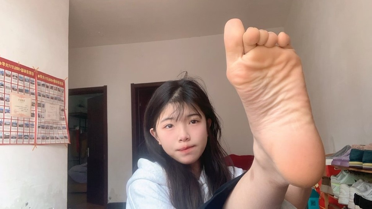 超漂亮素人美眉露脸同框展示脚丫-1 [16P/114V/2.33GB]插图5