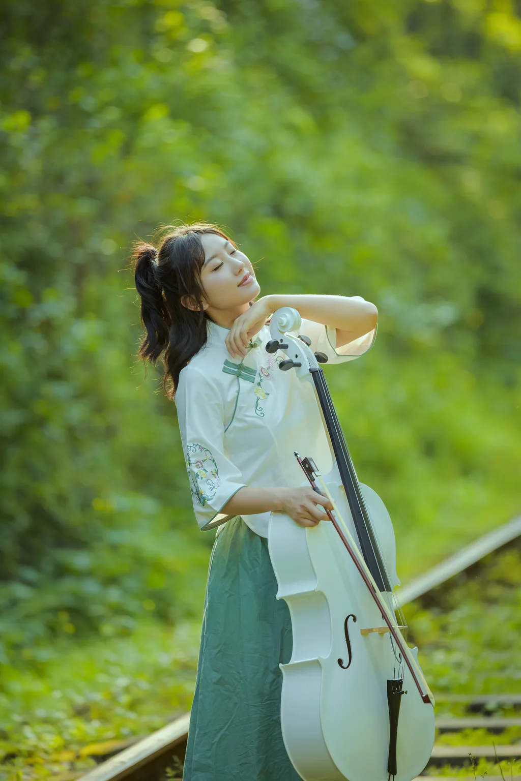 [YITUYU艺图语]2023.06.07 铁路人像 莎莎[21+1P/100MB]插图