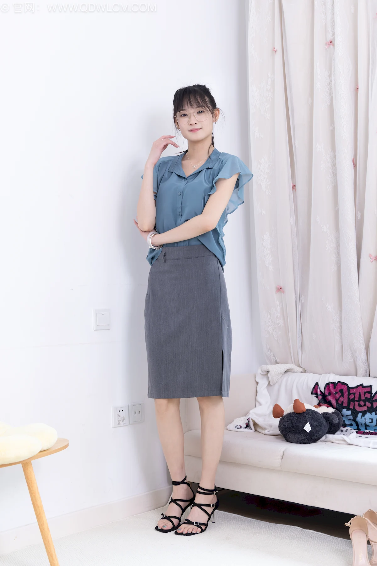 勿恋传媒 NO.2725 山奈-高跟凉鞋、薄肉丝、裸足[164P/1V/5.92GB]插图1