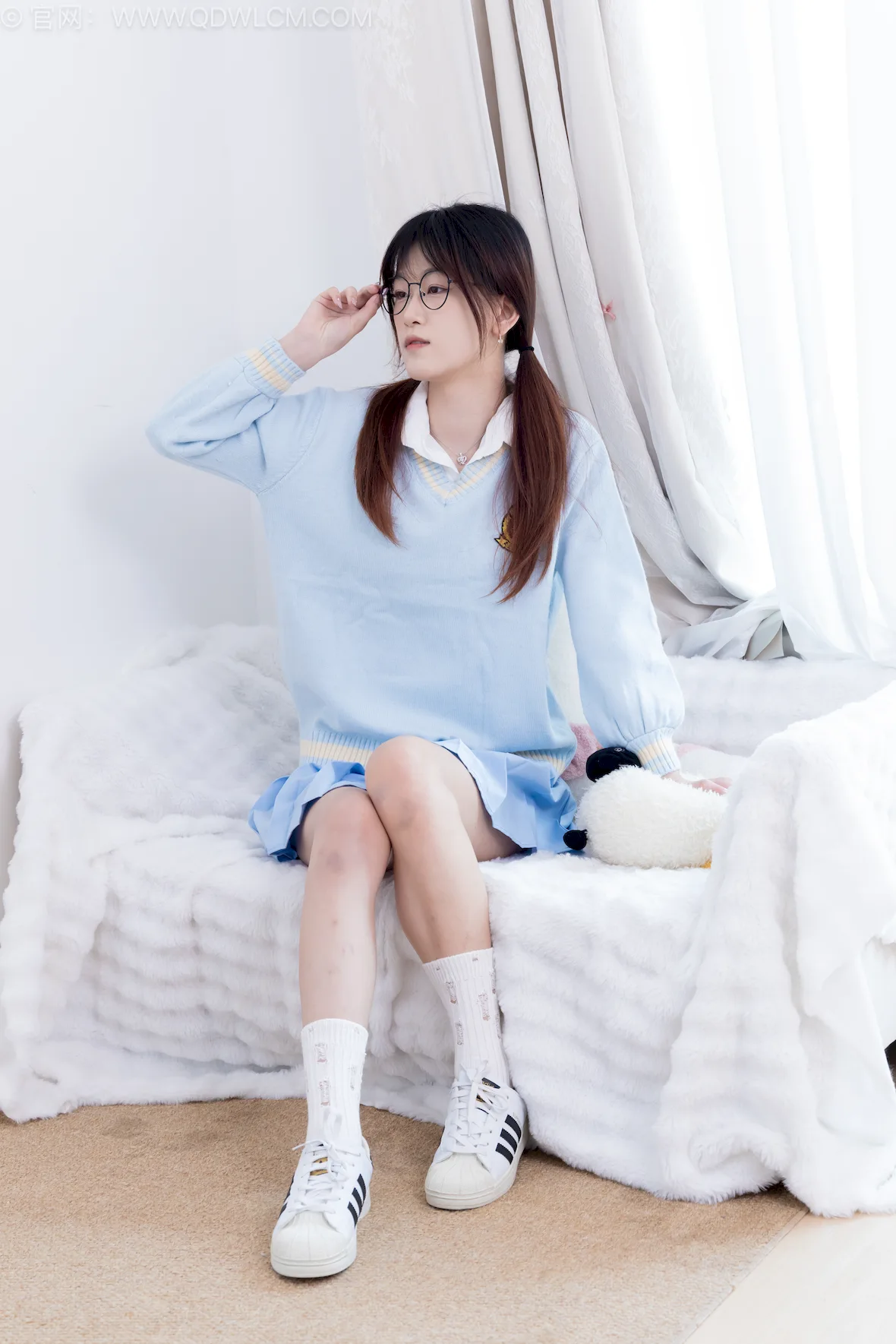 勿恋传媒 NO.2737 雪芽-板鞋、白棉袜、裸足、jk至服[155P/1V/3.44GB]插图1
