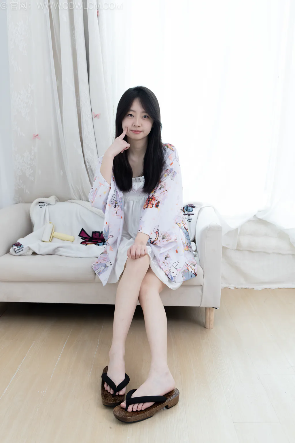 勿恋传媒 NO.2715 萌萌-木屐、薄黑丝、纯白棉袜[197P/1V/5.64GB]插图1