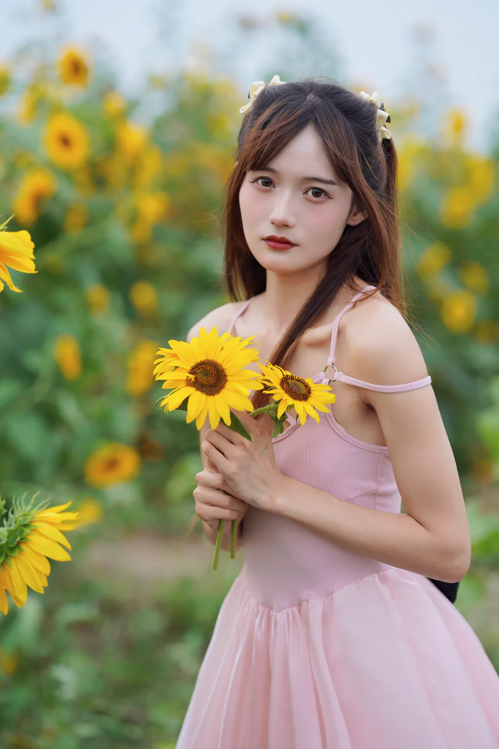 [YITUYU艺图语]2023.06.06 蓝调向日葵少女 兔子Zzz不吃胡萝卜[28+1P/318MB]插图