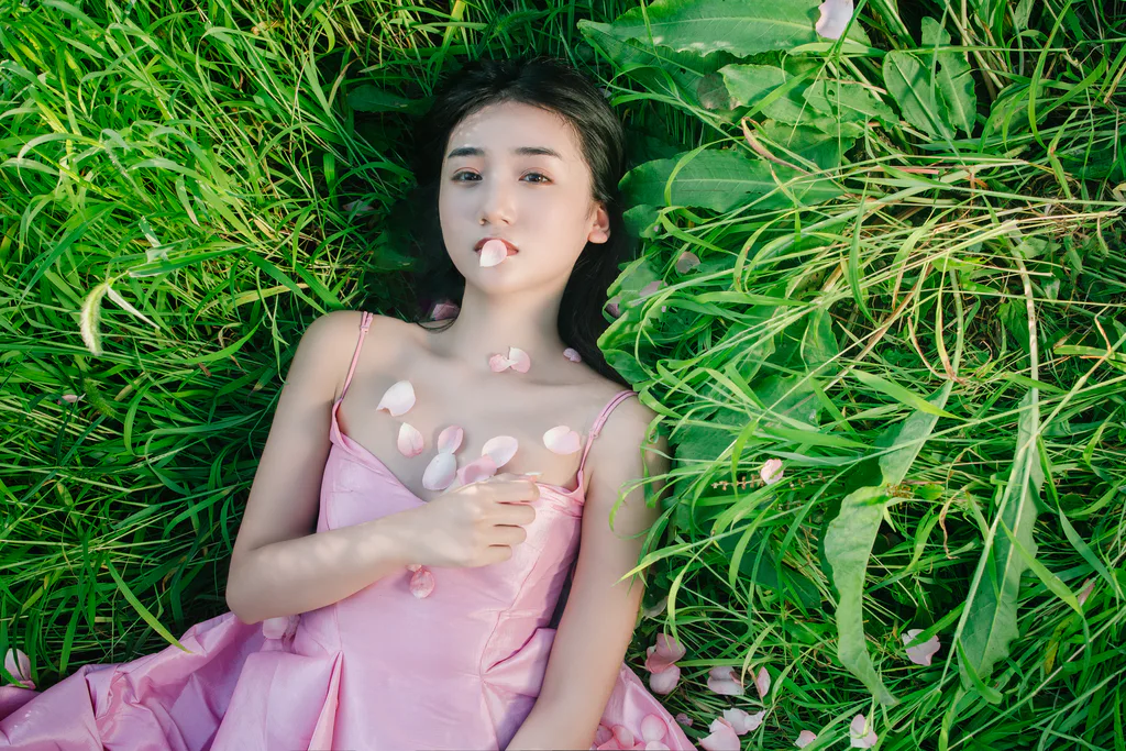 [YITUYU艺图语]2023.06.09 绿草地少女写真 异域荷包蛋[36+1P/532MB]插图