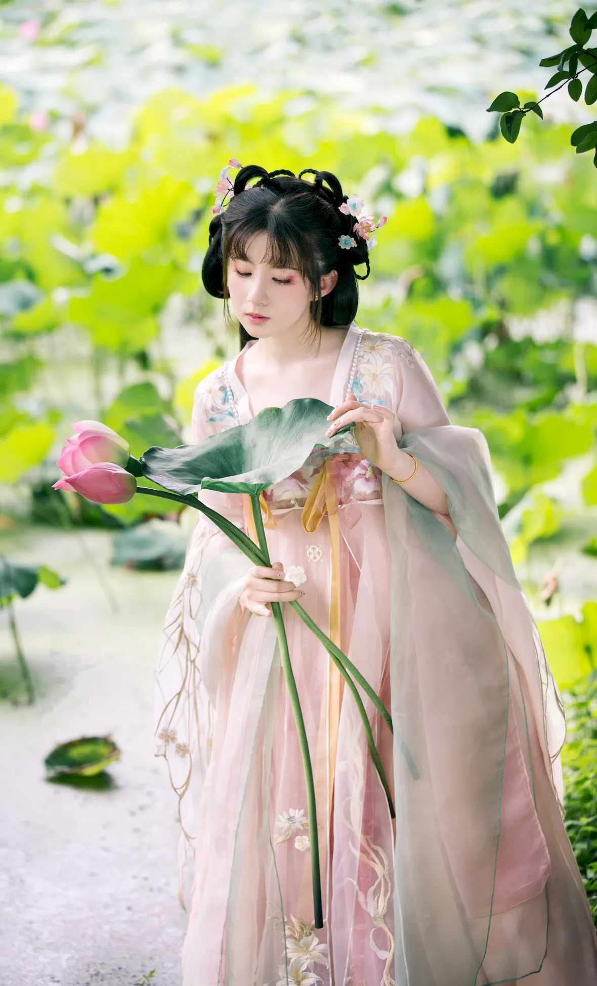 [YITUYU艺图语]2023.07.04 荷塘 Lionnn_[27+1P.268MB]插图