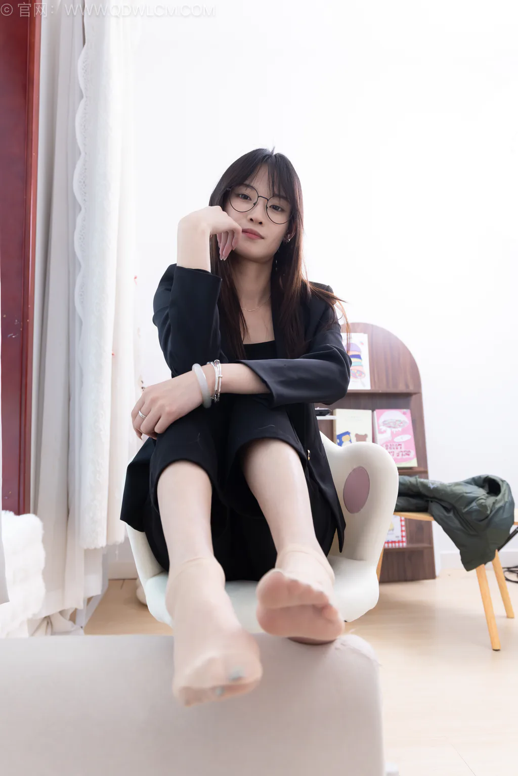 勿恋传媒 NO.2716 山奈-高跟鞋、短肉丝、裸足、ol至服[140P/1V/2.93GB]插图3