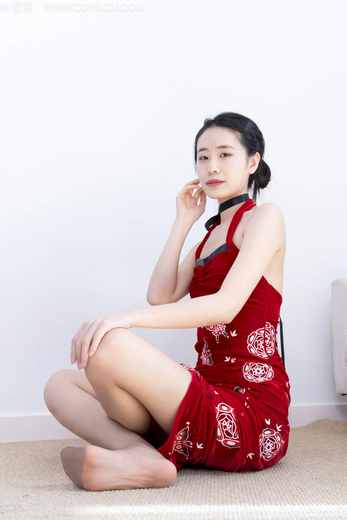 勿恋传媒 NO.2724 菜菜-高跟鞋、薄肉丝、薄浅咖丝[280P/1V/6.55GB]插图3
