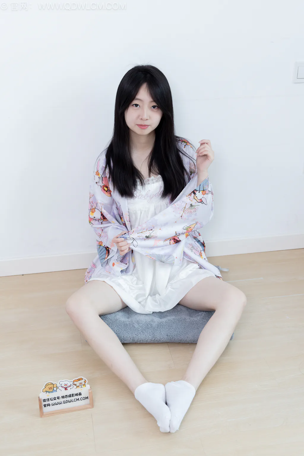 勿恋传媒 NO.2715 萌萌-木屐、薄黑丝、纯白棉袜[197P/1V/5.64GB]插图3