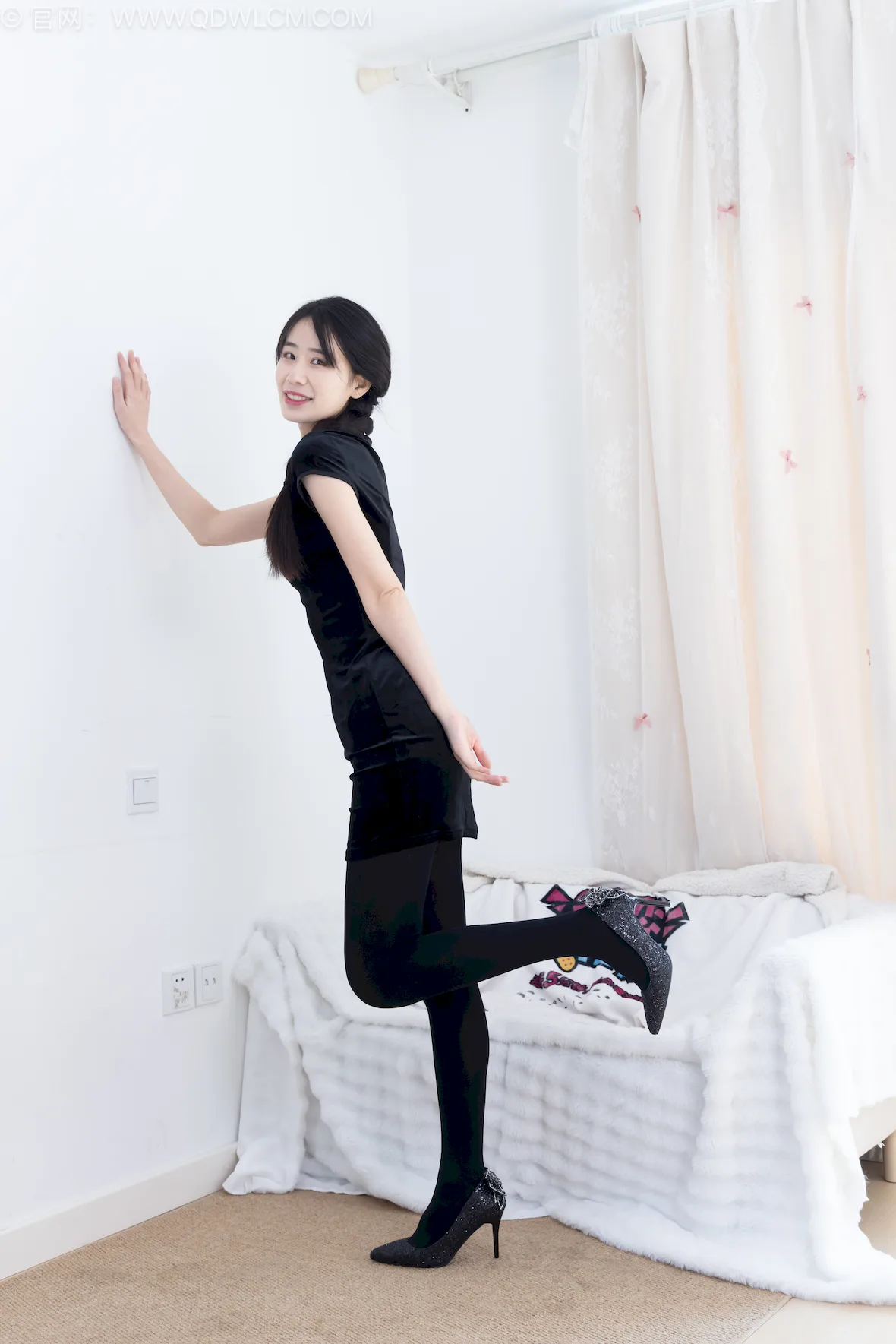 勿恋传媒 NO.2743 菜菜-高跟鞋、厚黑丝[162P/1V/3.17GB]插图1