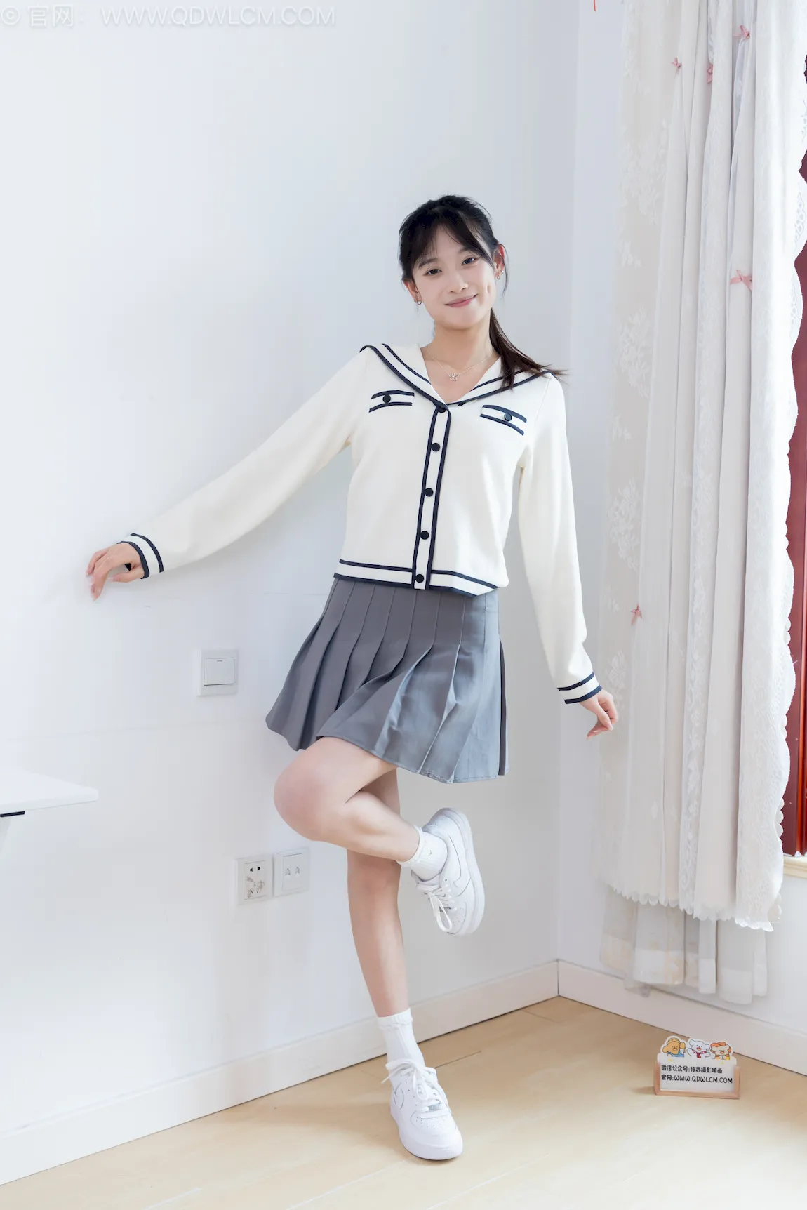 勿恋传媒 NO.2768 山奈-板鞋、白棉袜、裸足、半脱袜子[215P/1V/5.44GB]插图1