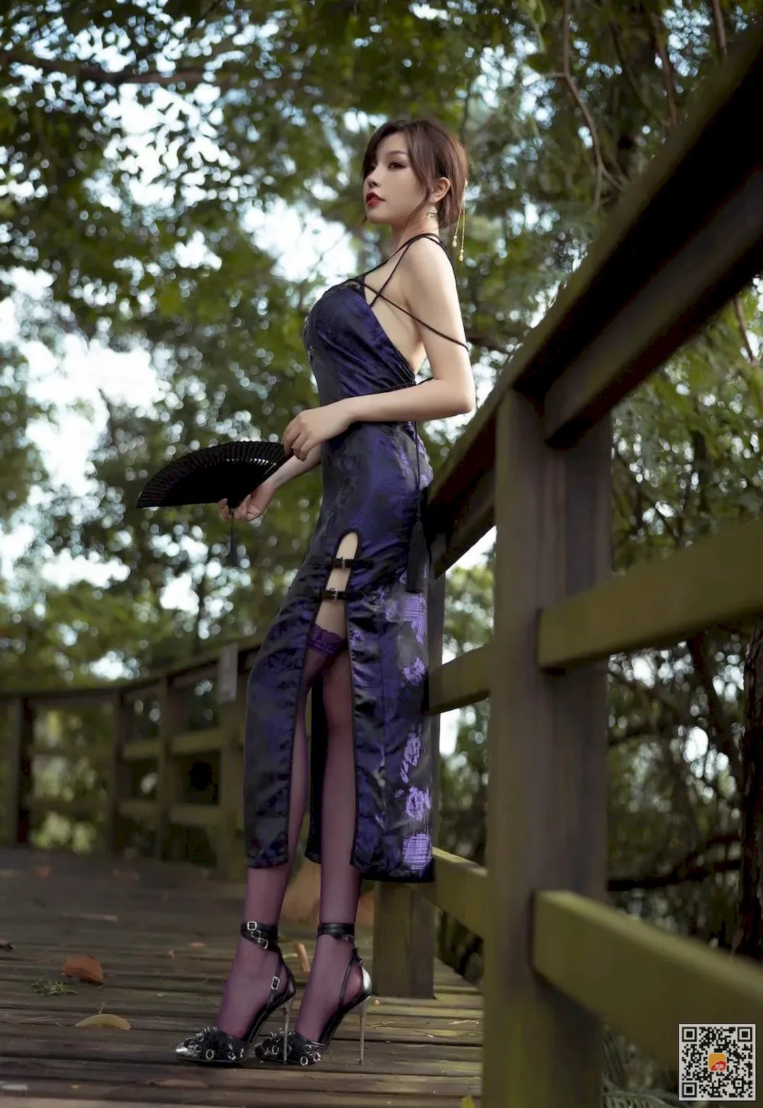 [香柚]006 2019.08.28《紫色旗袍解解户外写真》徐莉芝[46P/28MB]插图