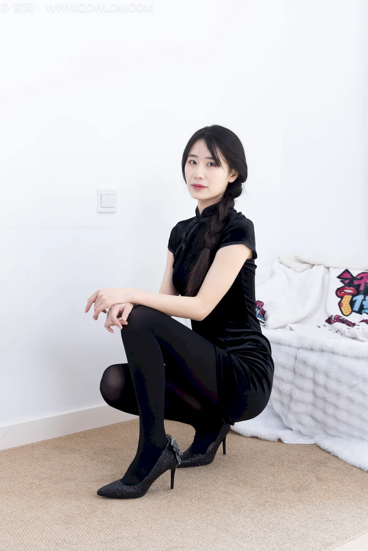 勿恋传媒 NO.2743 菜菜-高跟鞋、厚黑丝[162P/1V/3.17GB]插图2