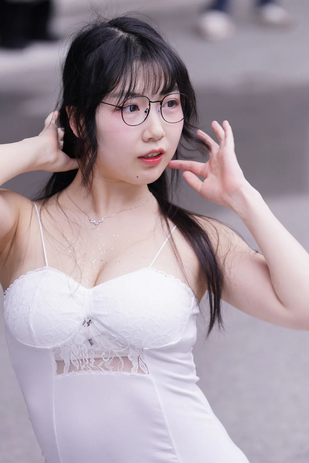 精选街拍作品 NO.7174 珂珂汤小圆白裙[90P/137MB]插图2