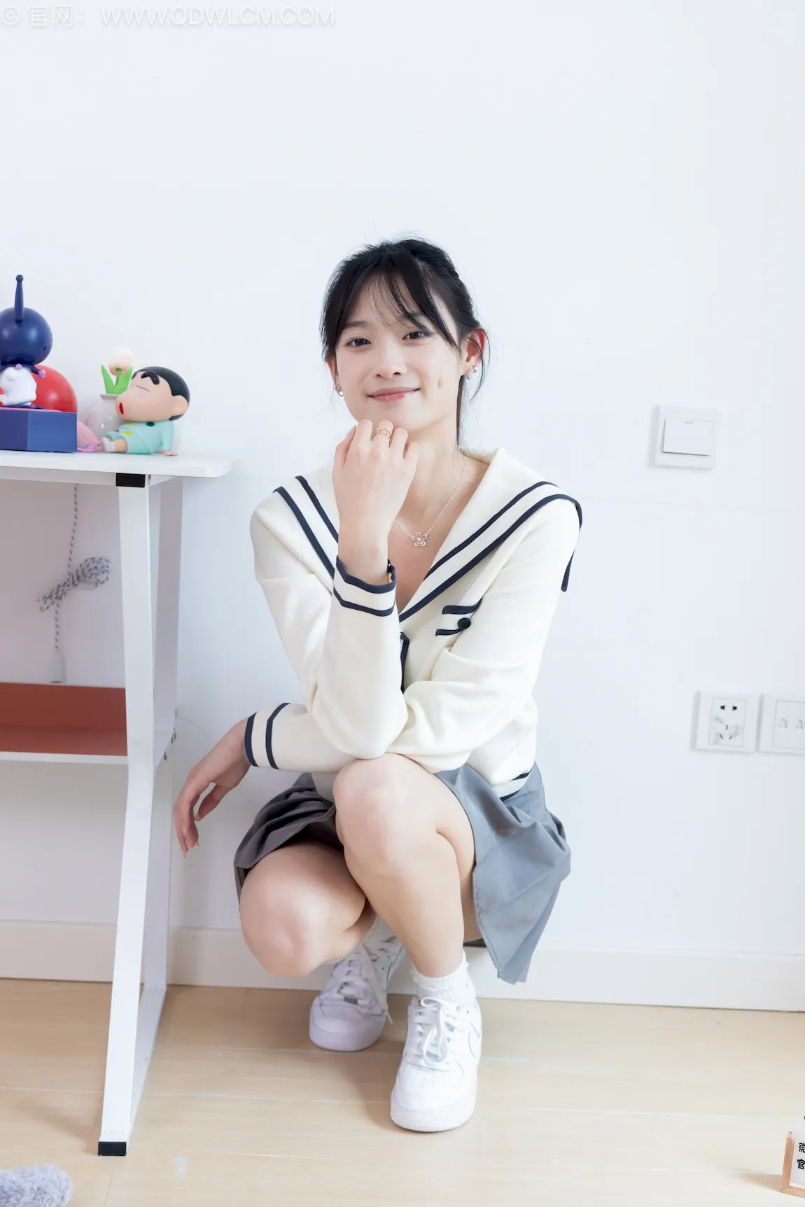 勿恋传媒 NO.2768 山奈-板鞋、白棉袜、裸足、半脱袜子[215P/1V/5.44GB]插图2
