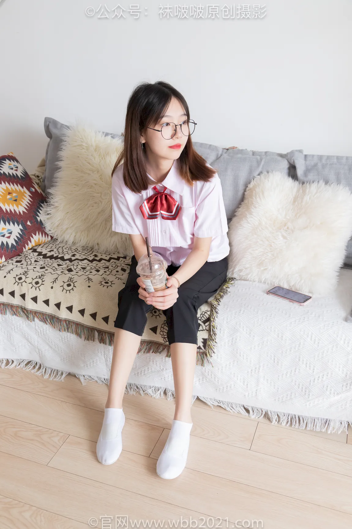 [BoBoSocks袜啵啵]积分限定作品 NO.043 小甜豆-校服、平底布鞋、白棉袜、裸足[175P/1V/6.60GB]插图2