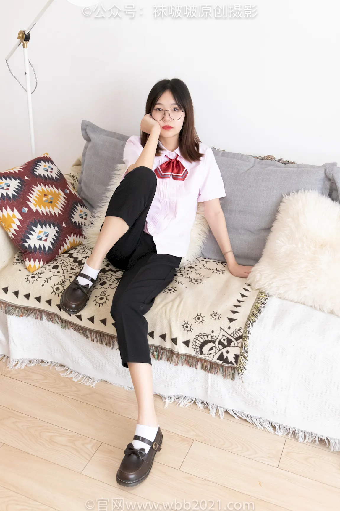 [BoBoSocks袜啵啵]积分限定作品 NO.043 小甜豆-校服、平底布鞋、白棉袜、裸足[175P/1V/6.60GB]插图