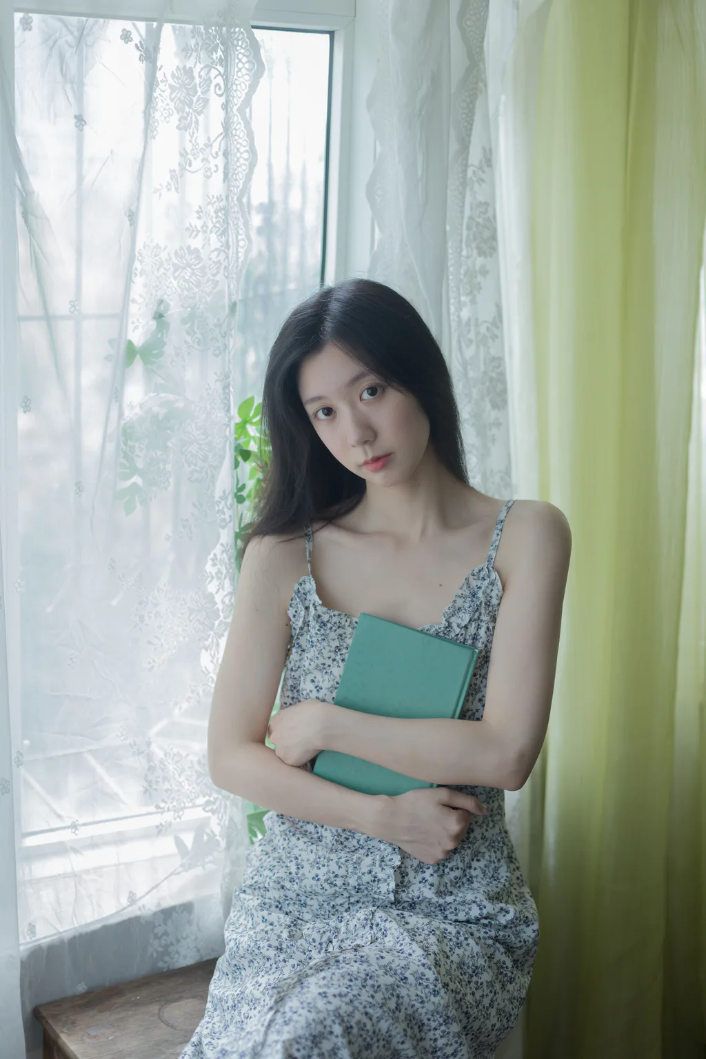 [YITUYU艺图语]2023.08.09 盎然 饲猫少女-[34+1P/300MB]插图3