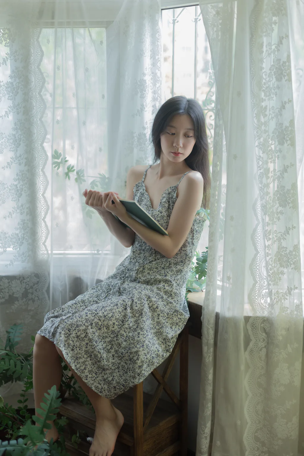[YITUYU艺图语]2023.08.09 盎然 饲猫少女-[34+1P/300MB]插图1