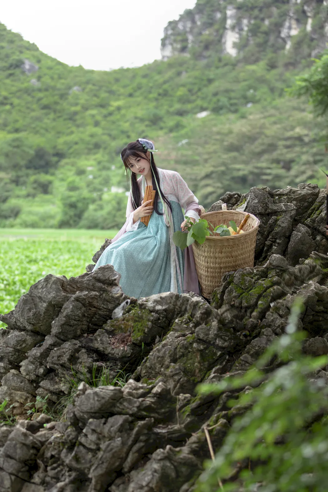 [YITUYU艺图语]2023.09.05 雨中作 小谨[49+1P/881MB]插图1