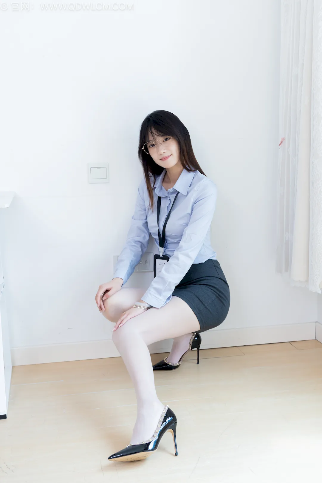 勿恋传媒 NO.2792 山奈-高跟鞋、油亮薄白丝、ol至服[171P/1V/3.41GB]插图2