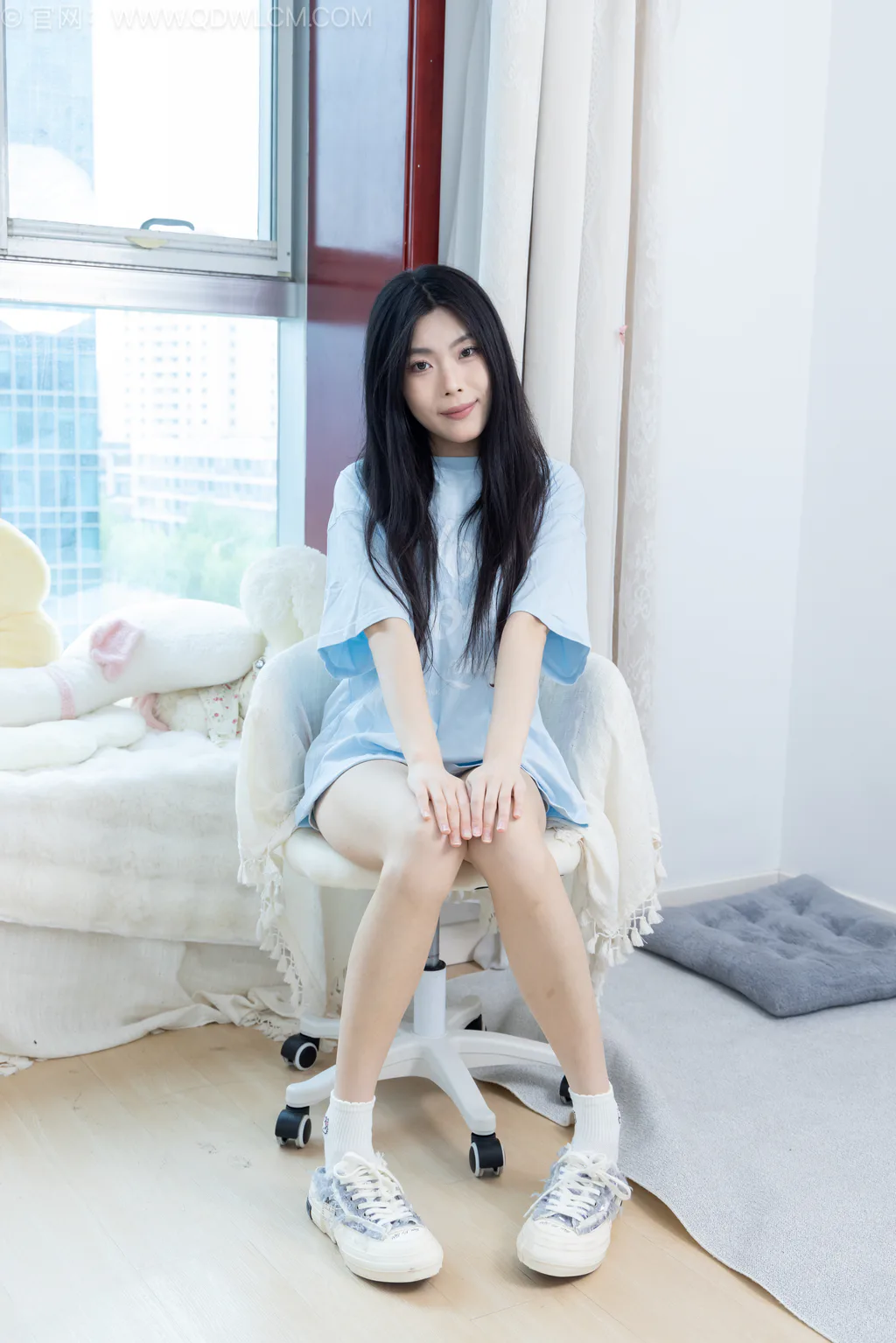 勿恋传媒 NO.2776 美式-帆布鞋、白棉袜、裸足[158P/1V/4.02GB]插图2