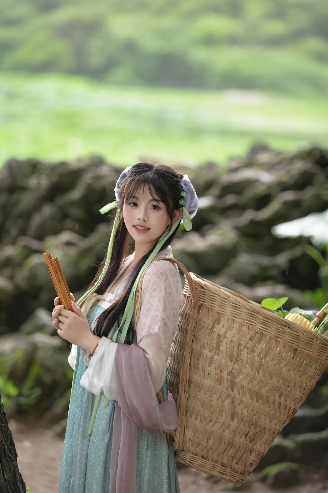 [YITUYU艺图语]2023.09.05 雨中作 小谨[49+1P/881MB]插图2