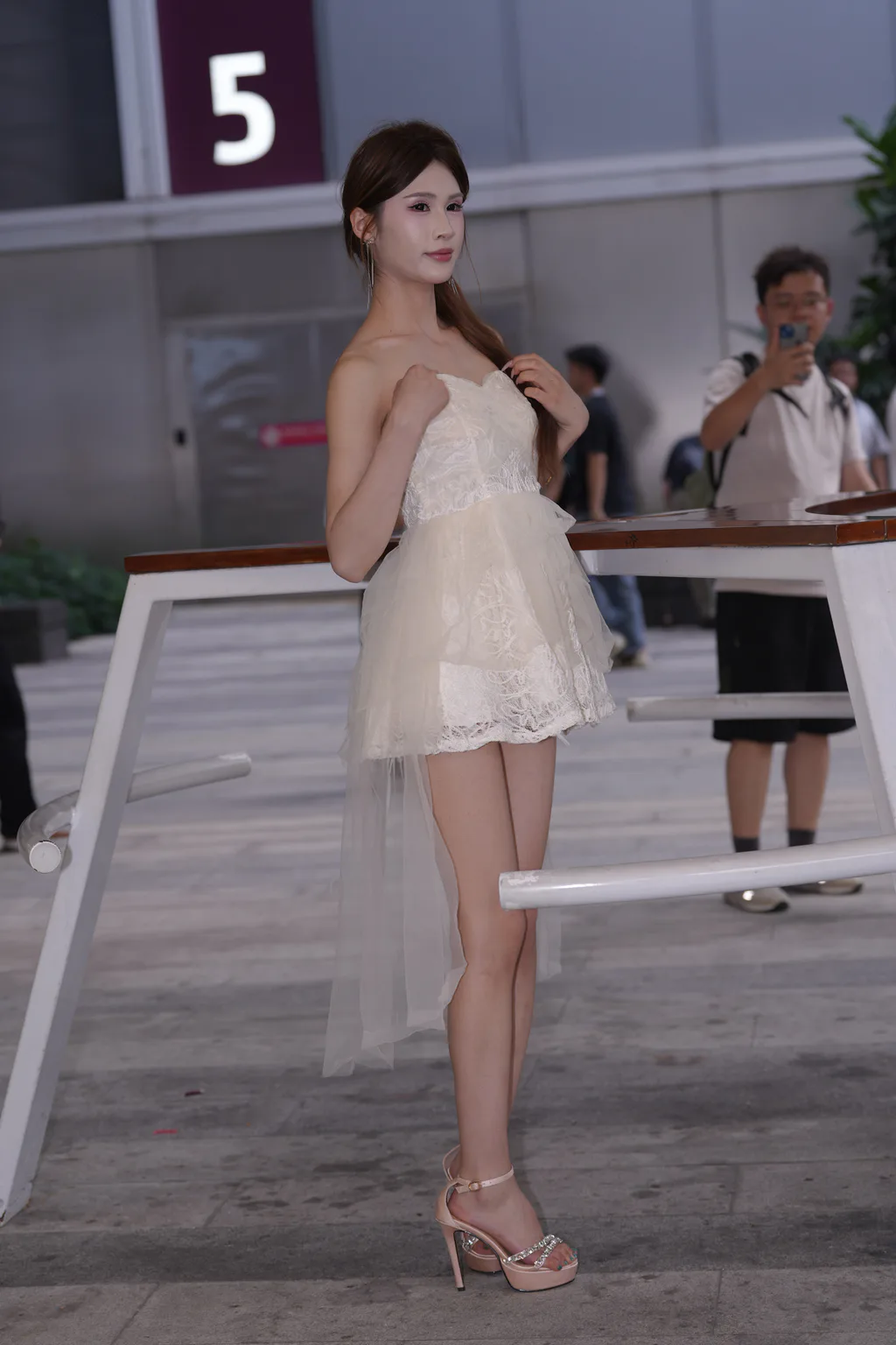 精选街拍作品 NO.7213 白裙甜美莎莎吖[72P/54MB]插图3