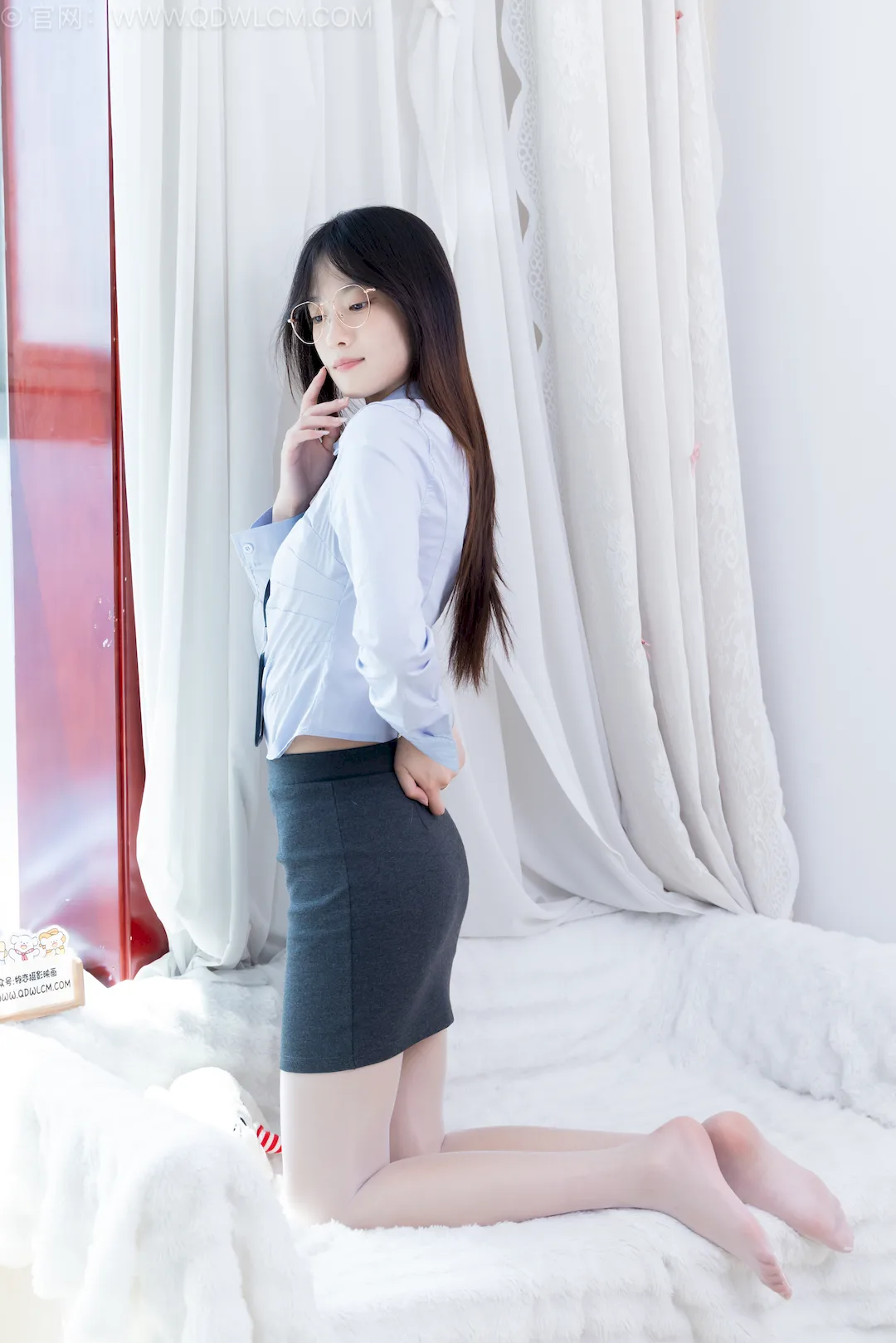 勿恋传媒 NO.2792 山奈-高跟鞋、油亮薄白丝、ol至服[171P/1V/3.41GB]插图3