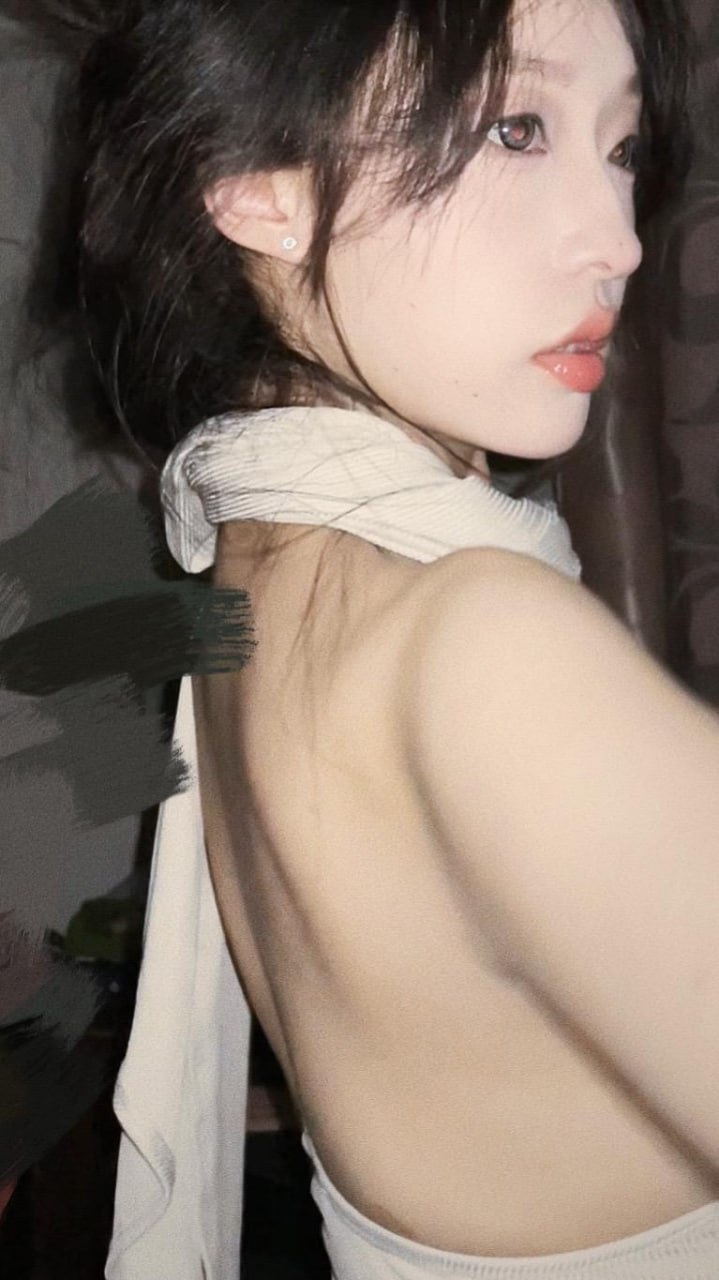 桃子足拍系列 011 清纯女大套路脸脚同框[3P/4V/240 MB]插图6