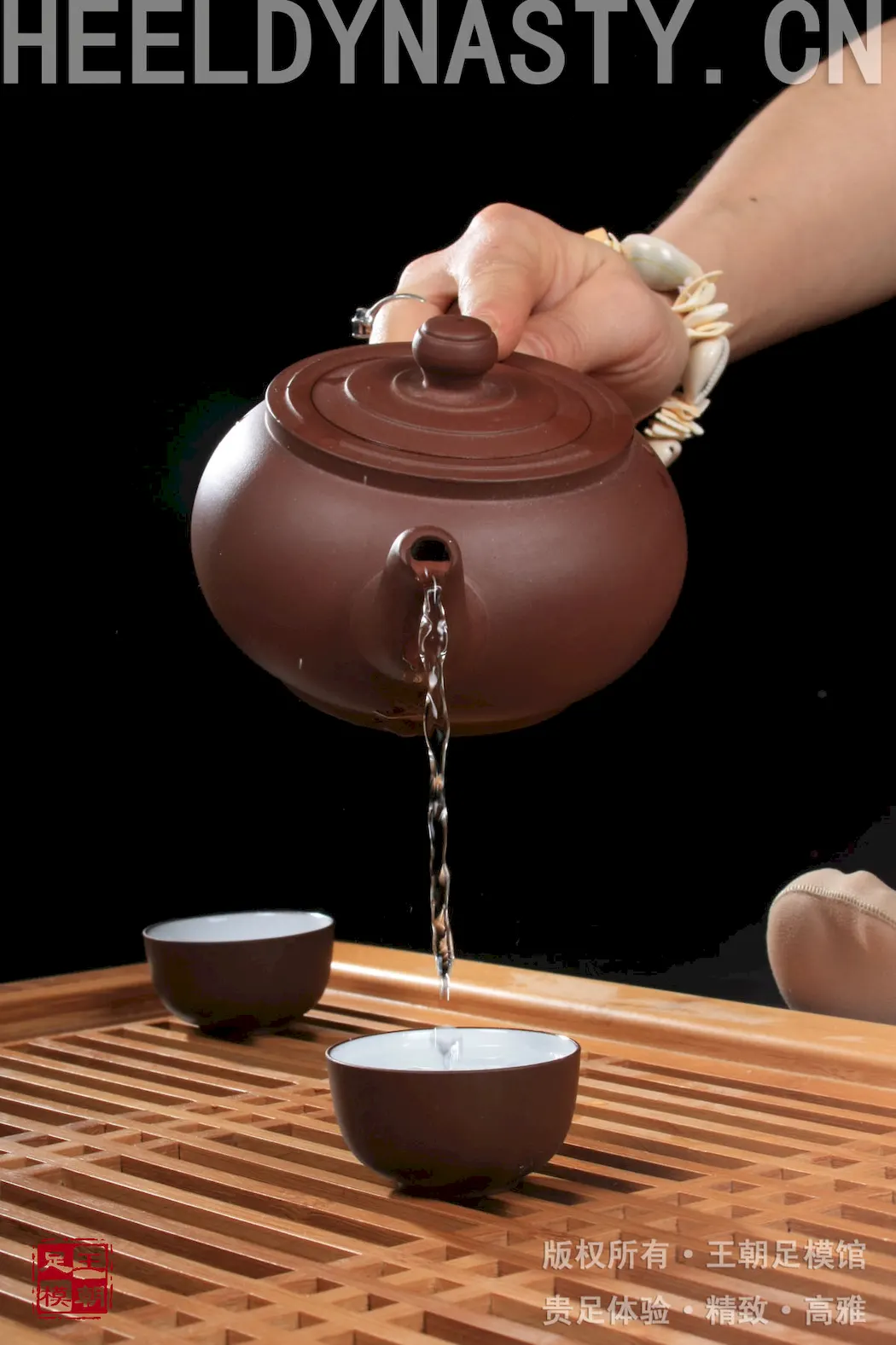 [王朝贵足]0044 室内套图 宣萱黑色绣花旗袍肉色丝袜精致茶道浴足系列[30P/14MB]插图1
