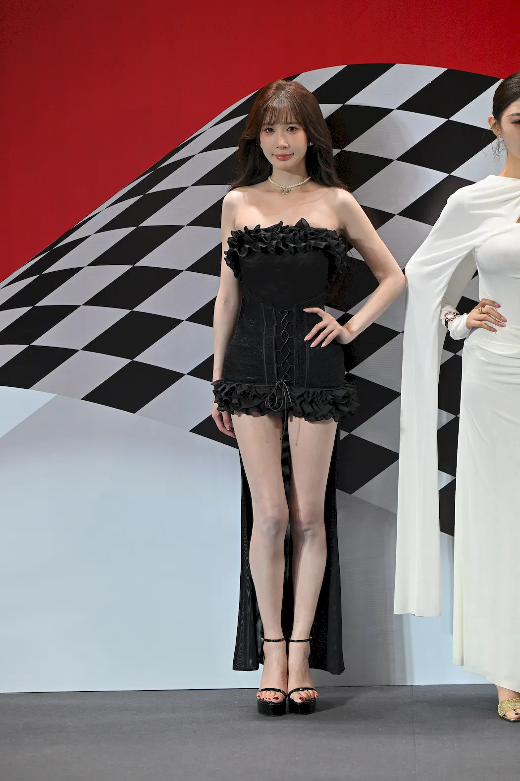 精选街拍作品 NO.7330 白皙美腿win呀[132P/223MB]插图1