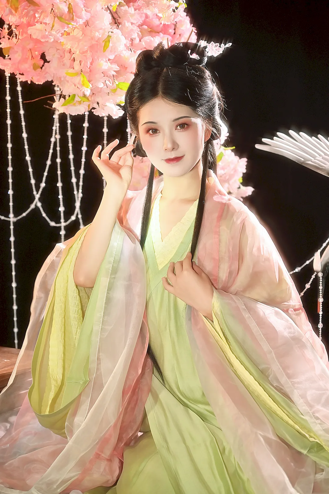 [YITUYU艺图语]2023.09.09 桃花树下 伊伊不想长胖胖[22+1P/400MB]插图3