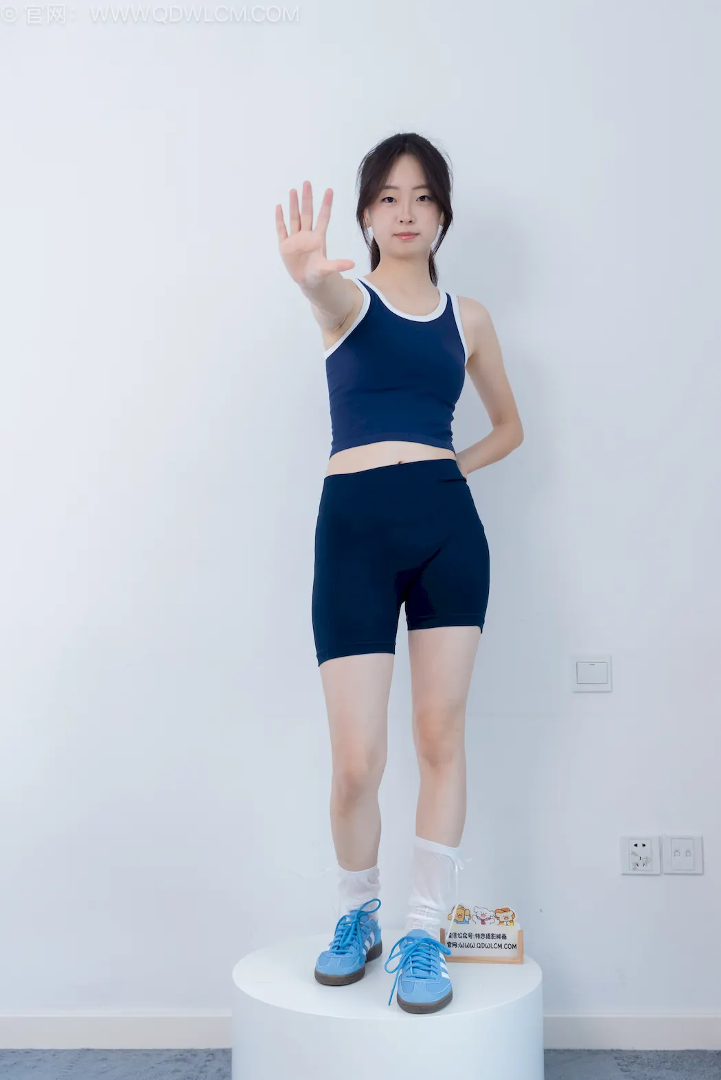勿恋传媒 NO.2822 萌萌-帆布鞋、纯白棉袜、裸足[150P/1V/3.10GB]插图1
